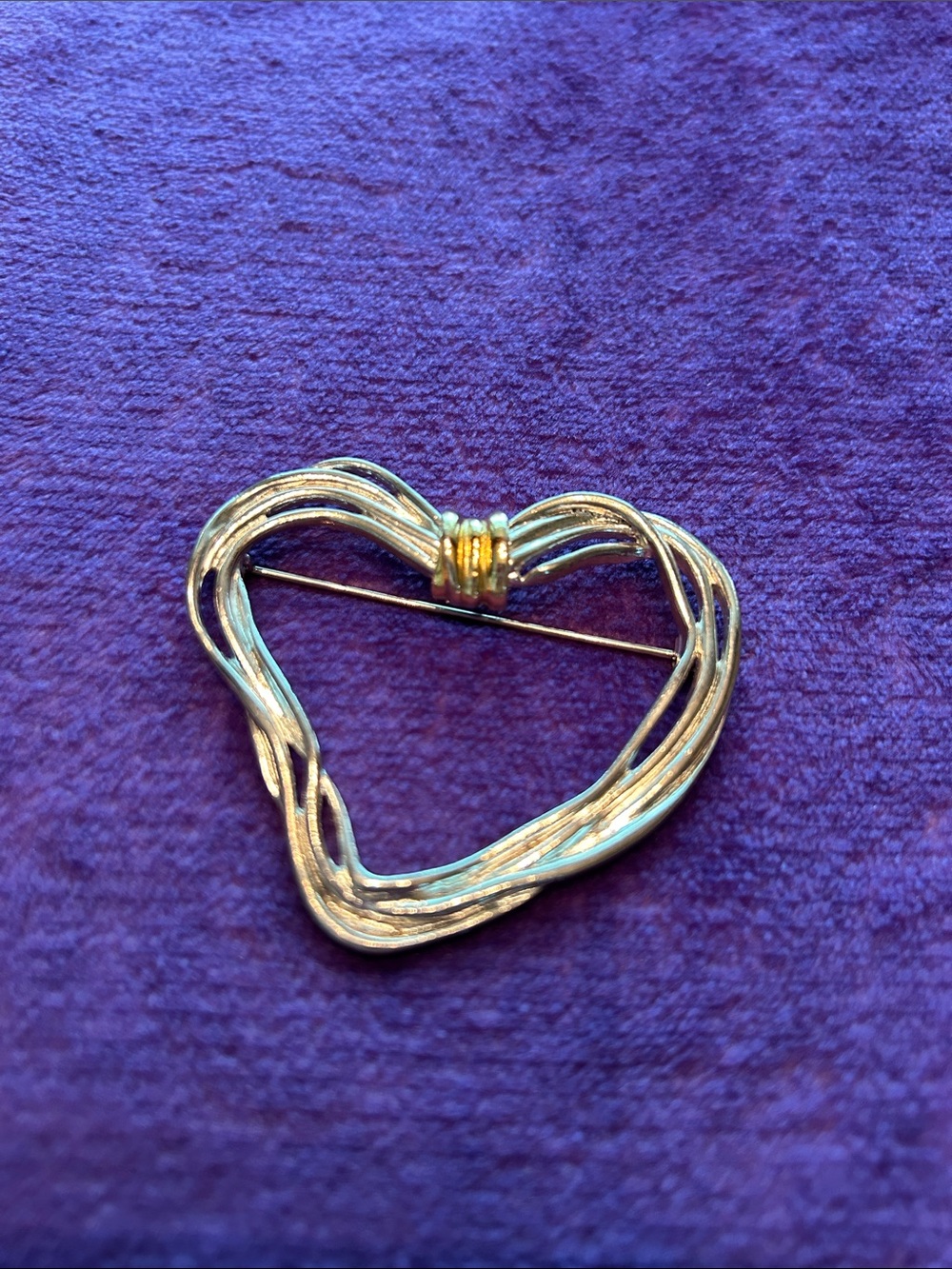 Heart-Shaped Two-Tone Metal Brooch - Gold & Silver